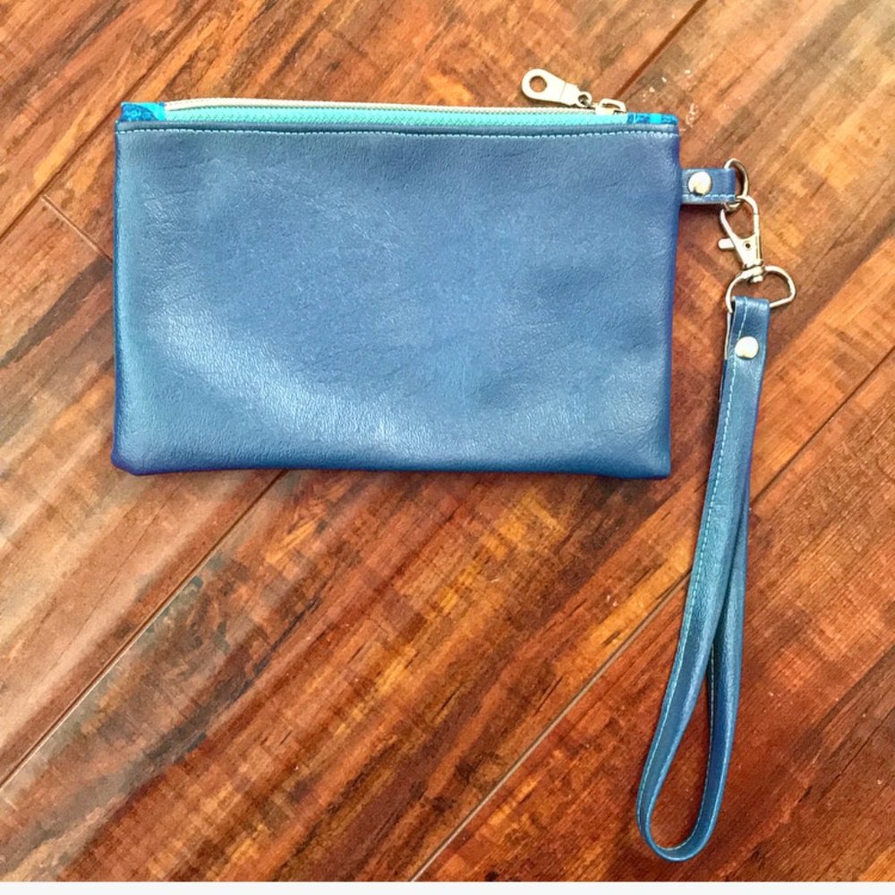 Handmade Blue Samoan Tribal Tapa Printed Wristlet